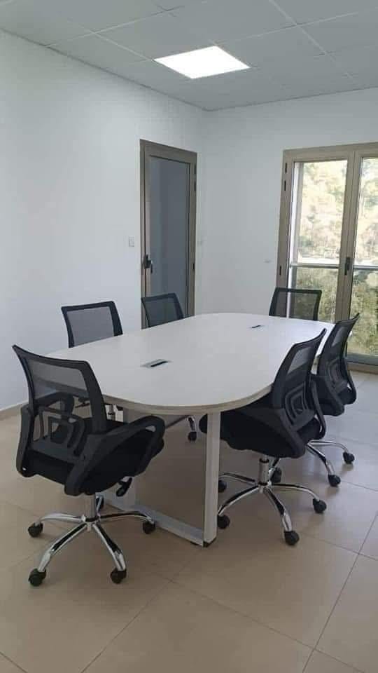 2025/03/1000174967.jpg TABLE DE RÉUNION 2,40M AVEC DES PIEDS MÉTALLIQUE